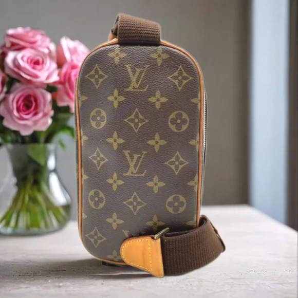 ✨️🔥Authentic EUC Louis Vuitton Pochette Monogram Gange Bumbag - Picture 5 of 15
